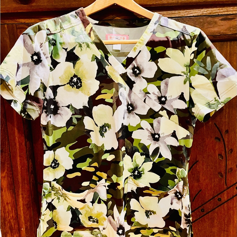 Koi scrub top